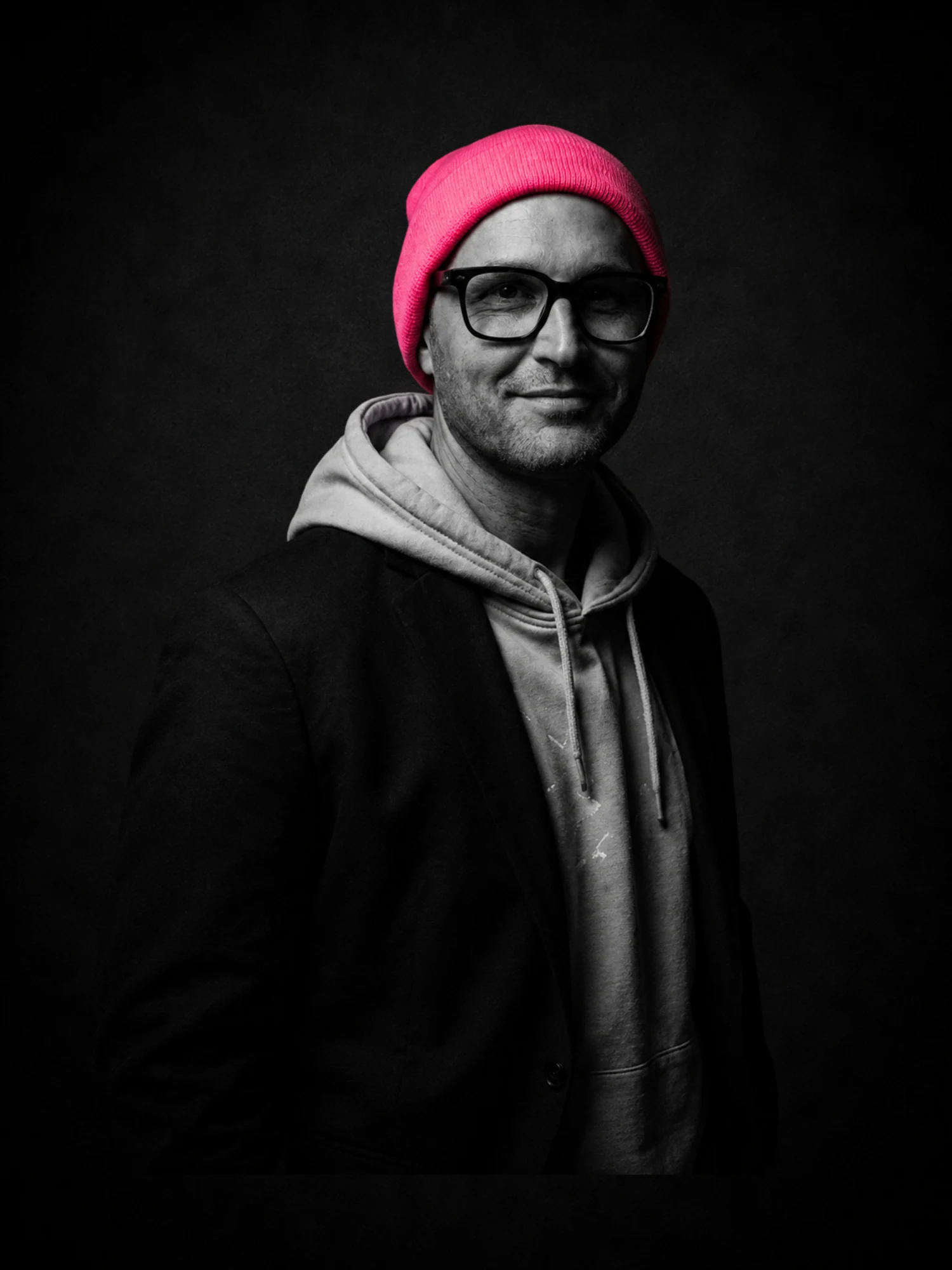 Portrait of artist Carsten Heine.