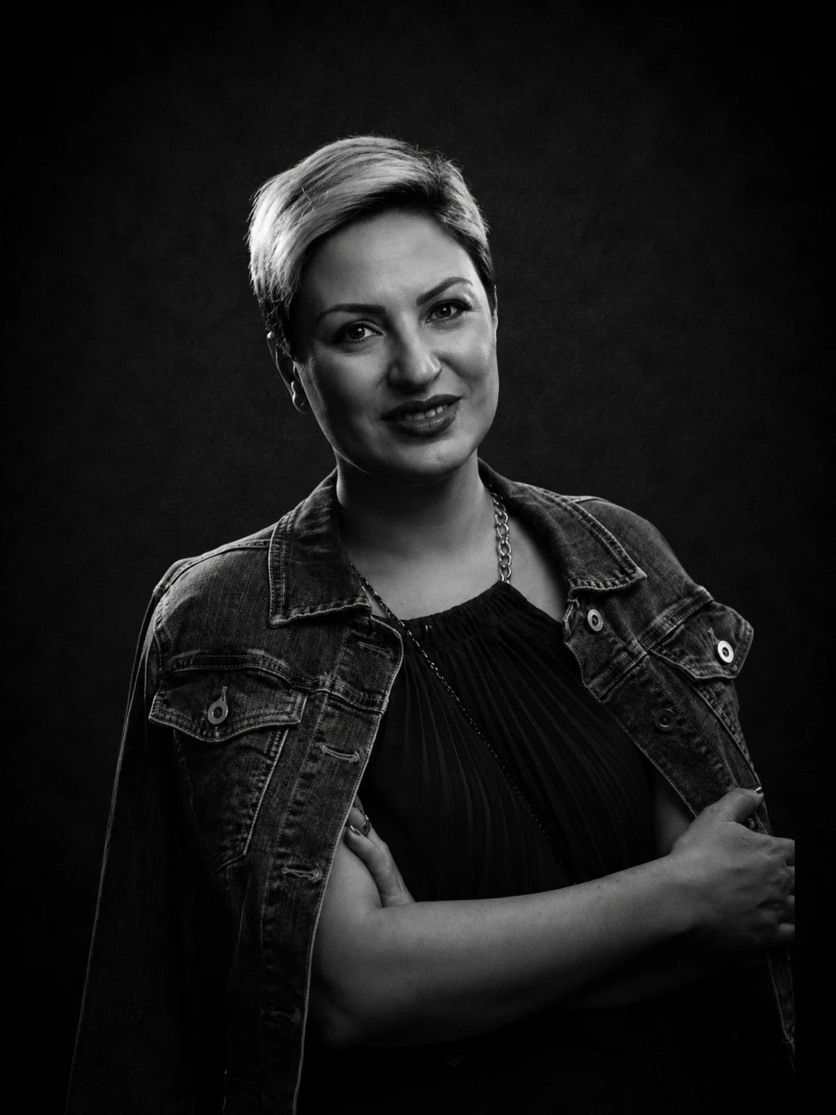 Portrait of artist Tara Partovirad.